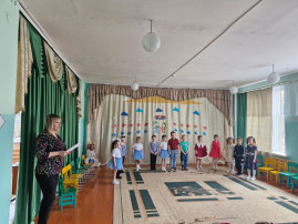 В нашем детском саду прошёл праздник "День Защитника Отечества " с приглашением папа., дедушек,братьев.